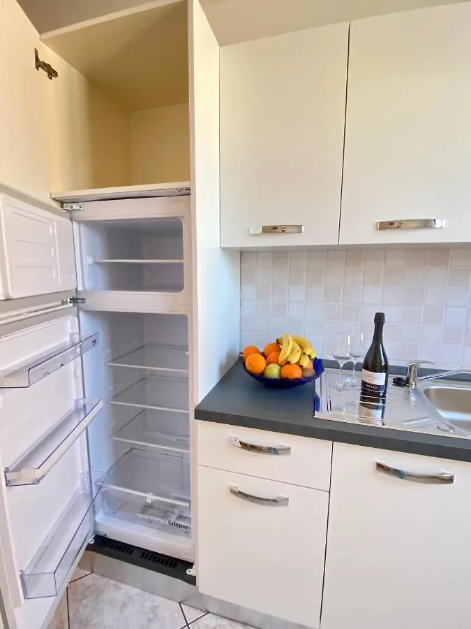 Apartment Apartmani Mia, 50 Sqm, Parking Included Zambratija