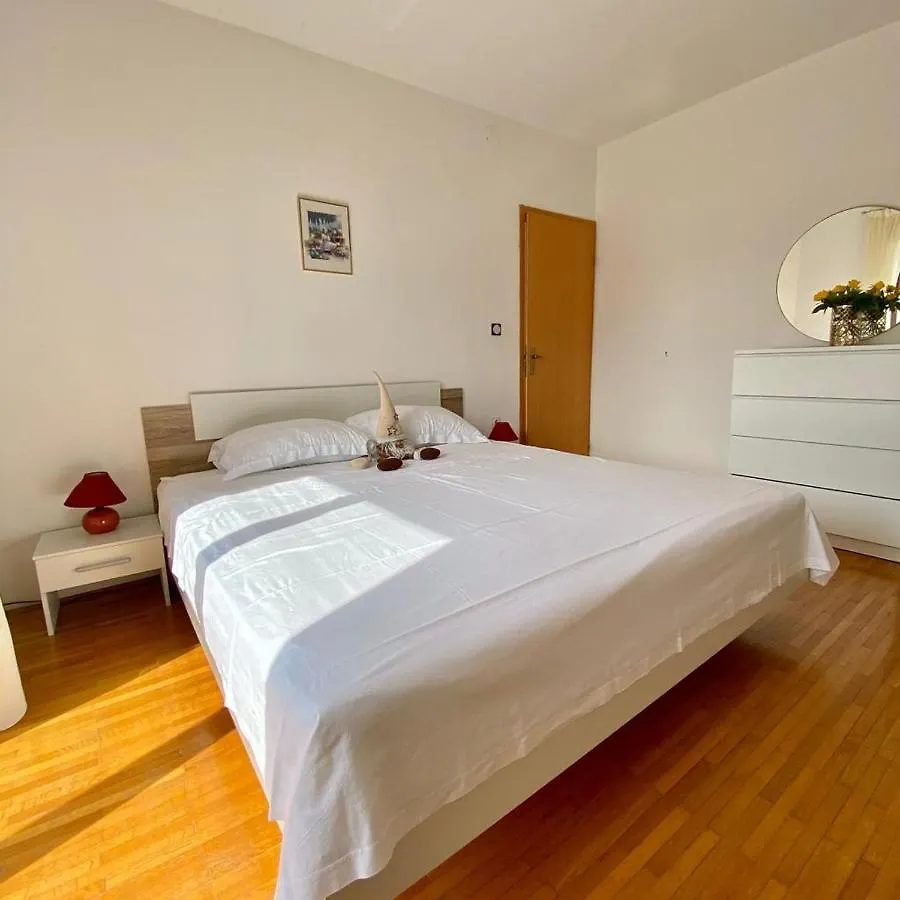 Apartmani Mia Zambratija