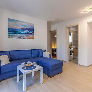 https://apartment-blue-new-family-friendly-comfortable-free.pula-hotels.org