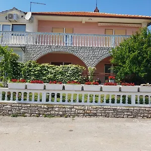https://apartment-olive-garden-1.pula-hotels.org