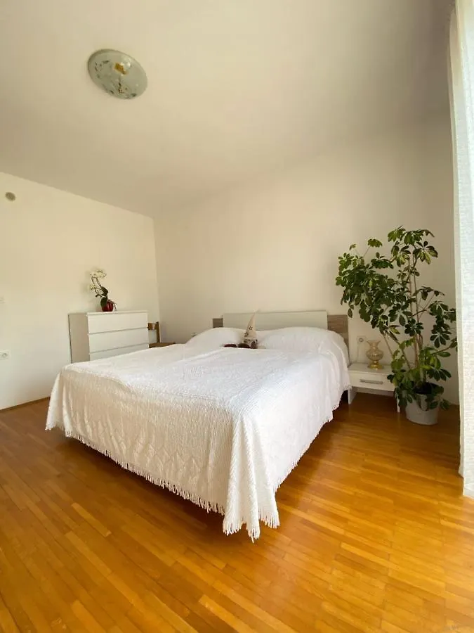 Appartamento Apartmani Mia Zambratija